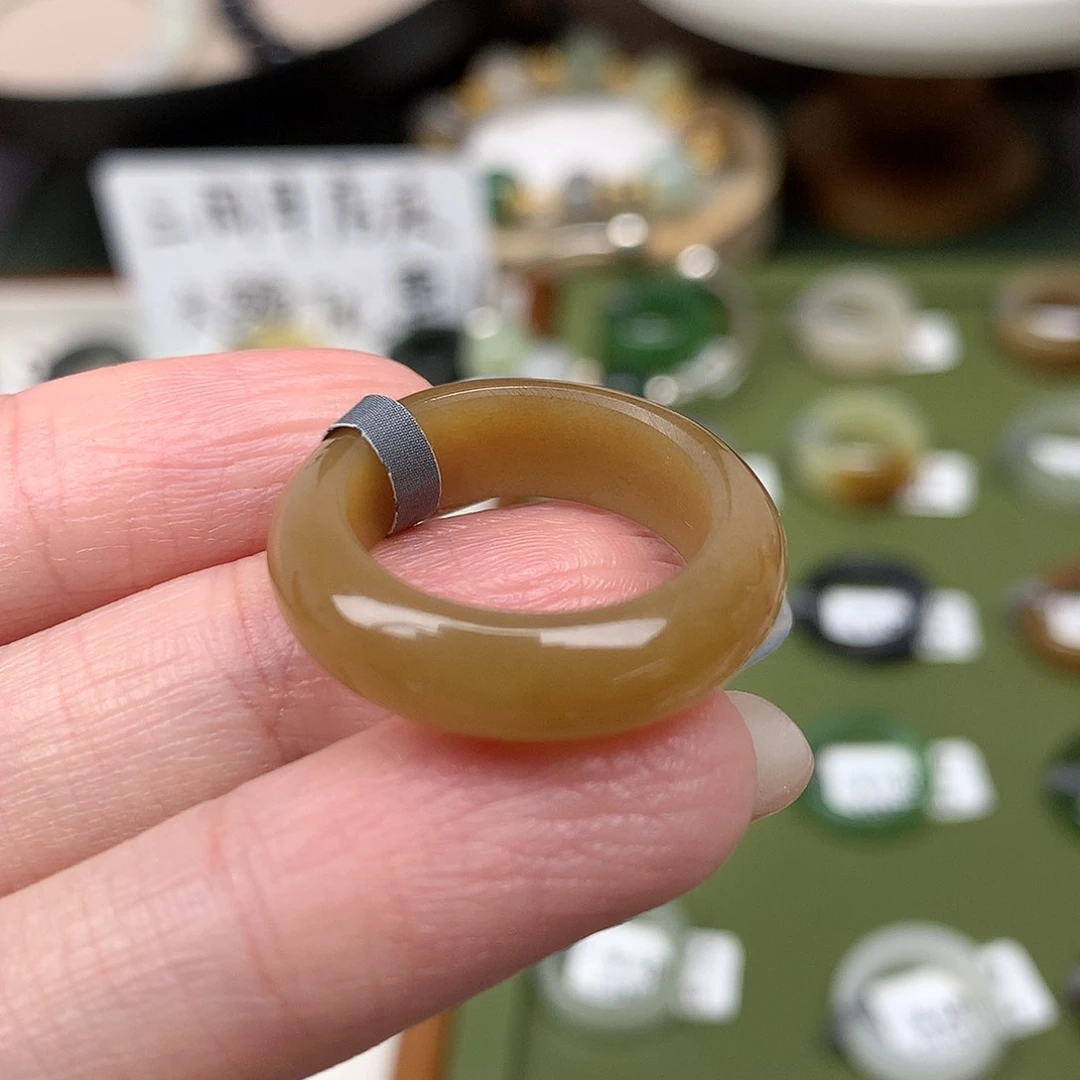 未镶嵌戒指和田玉