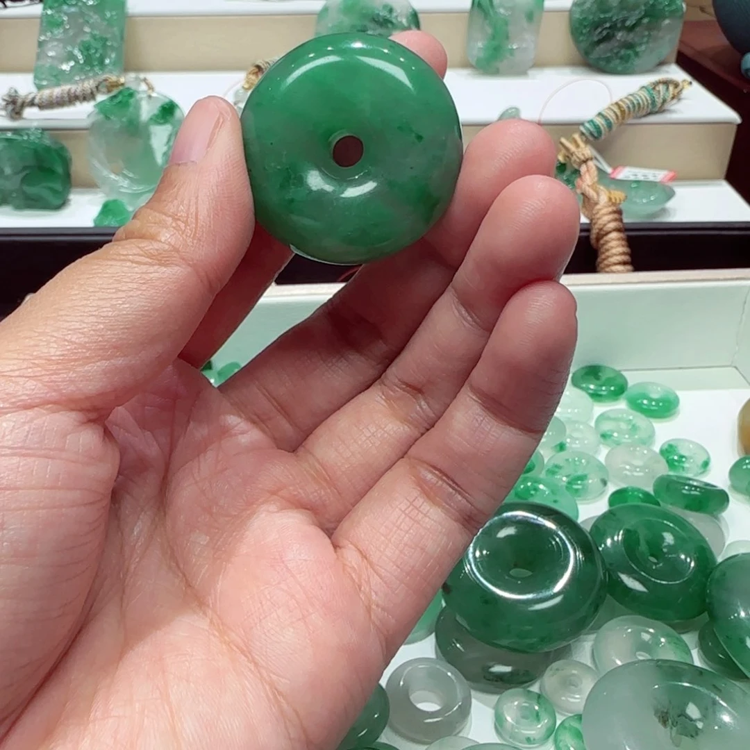 石英质玉（非洲翠）未镶嵌颈饰平**真