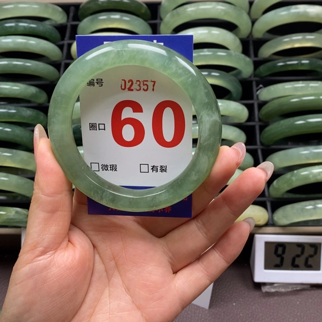 岫玉手镯未镶嵌我