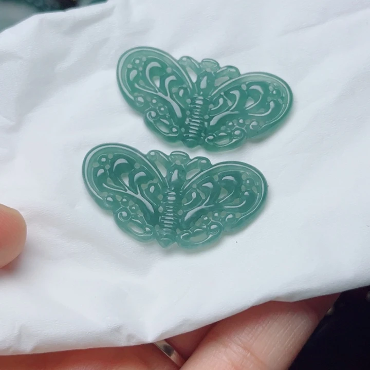 翡翠未镶嵌颈饰挂件