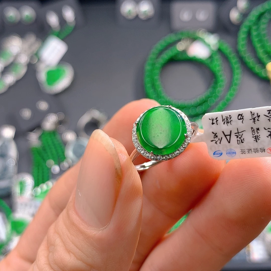 翡翠手链未镶嵌翡翠