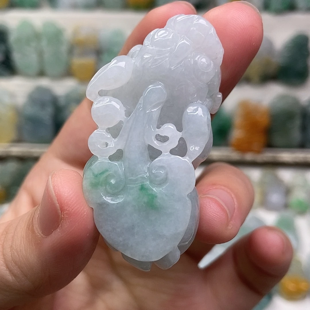 翡翠未镶嵌吊坠(赠链)