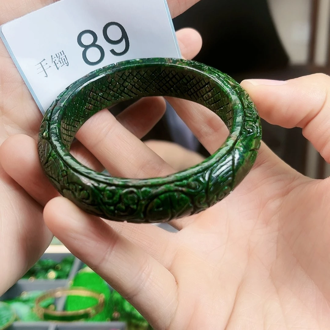 翡翠手镯未镶嵌手镯