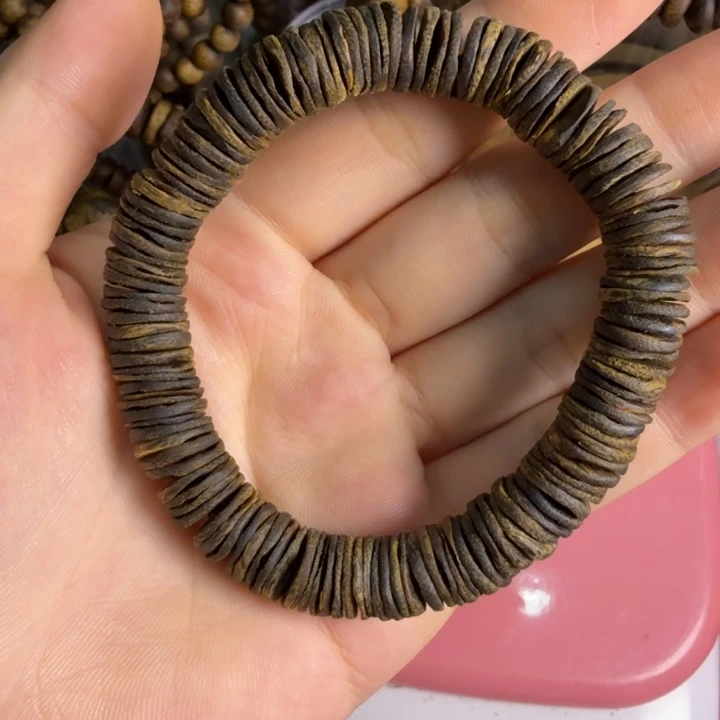 如***°沉香碎屑沉香莺歌绿奇楠沉水片片13克