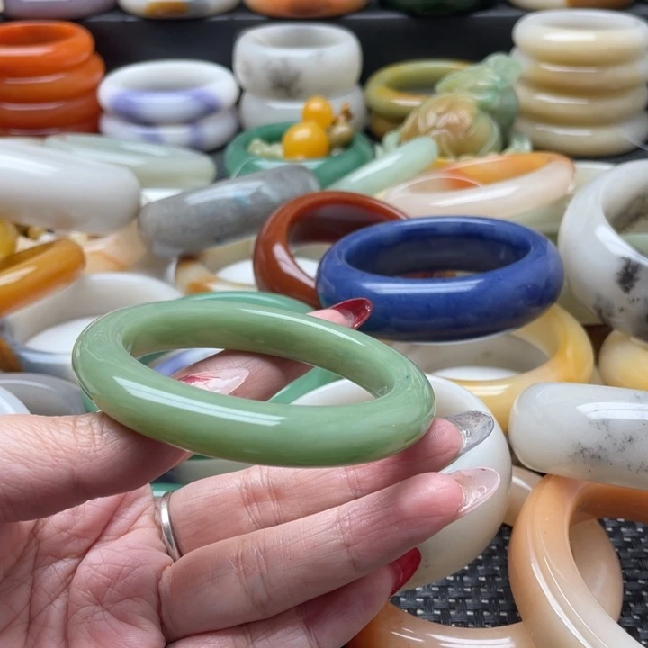 石英质玉手镯未镶嵌黄*了