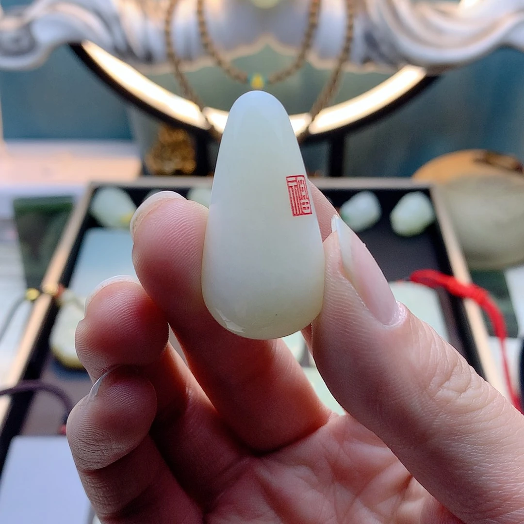 和田玉颈饰未镶嵌夜*