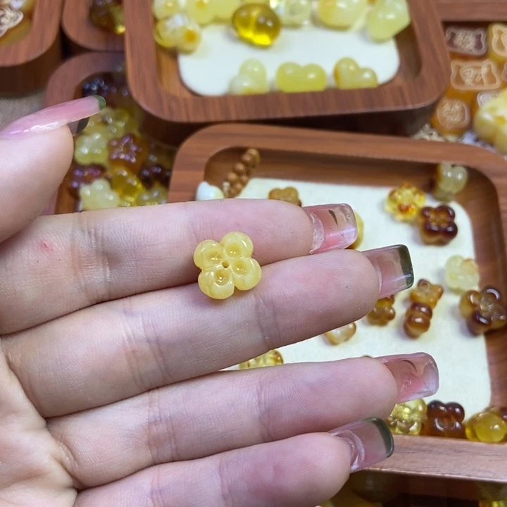 琥珀未镶嵌珠宝奇石桂花