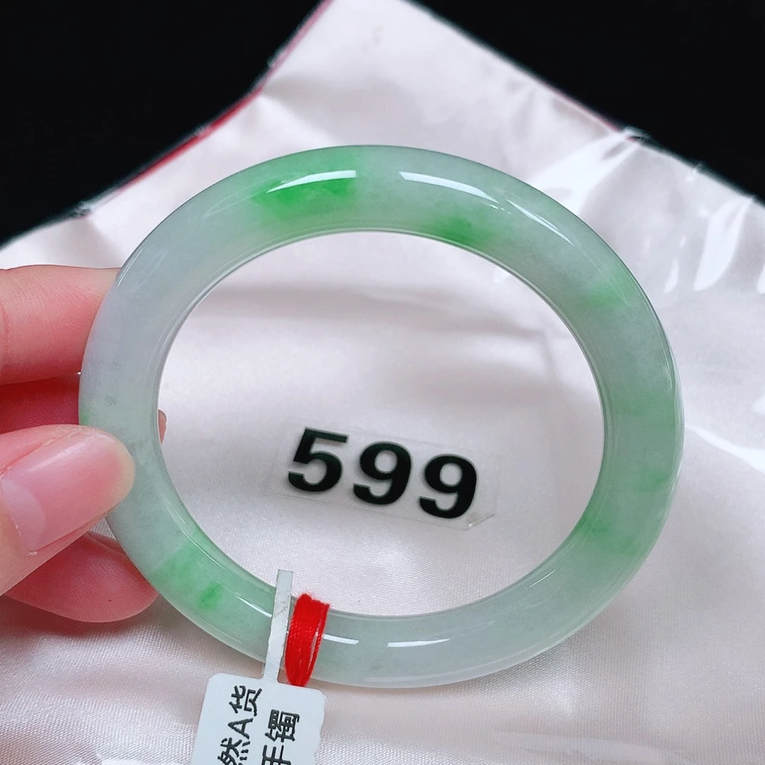 翡翠未镶嵌手镯（圆镯）