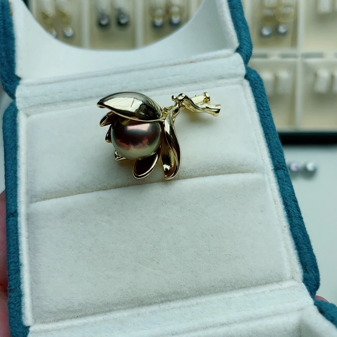 银S925镀金镶嵌淡水珍珠胸饰