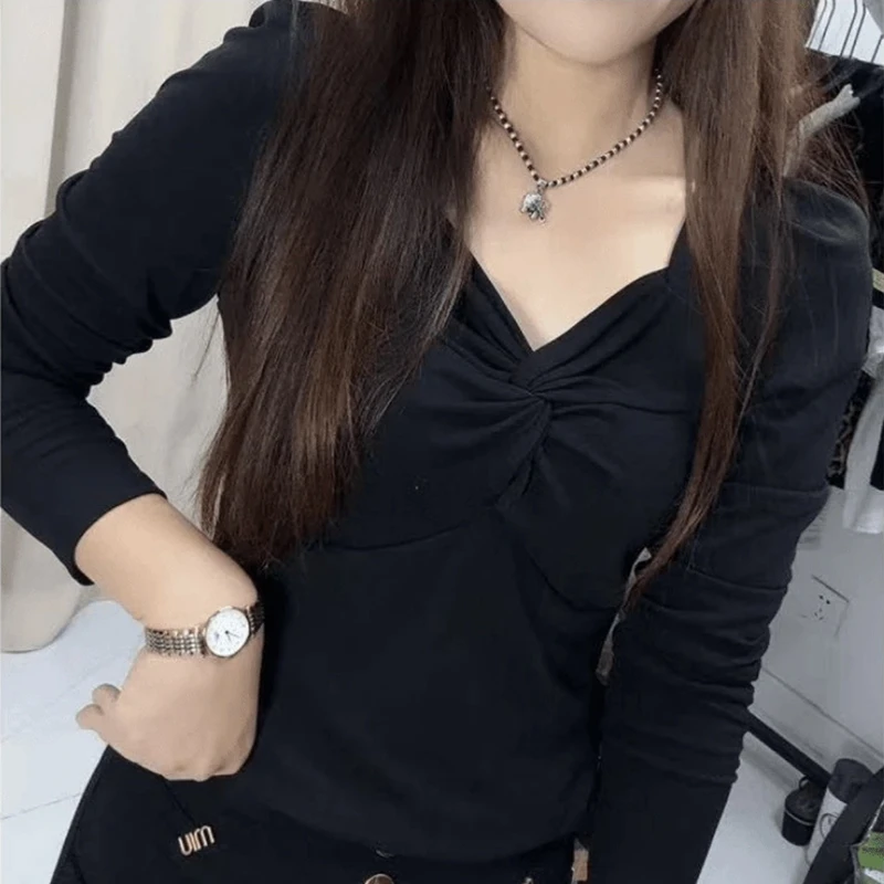 秋冬新款修身显瘦时尚V领长袖纯色打底衫大码遮肚子减龄洋气上衣