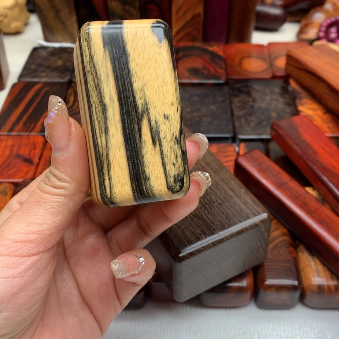 交趾黄檀（大红酸枝）如*