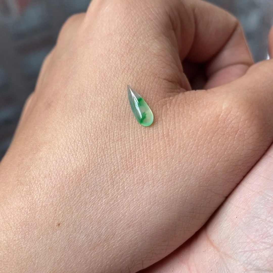 【闪购商品】翡翠未镶嵌颈饰水滴不退不换