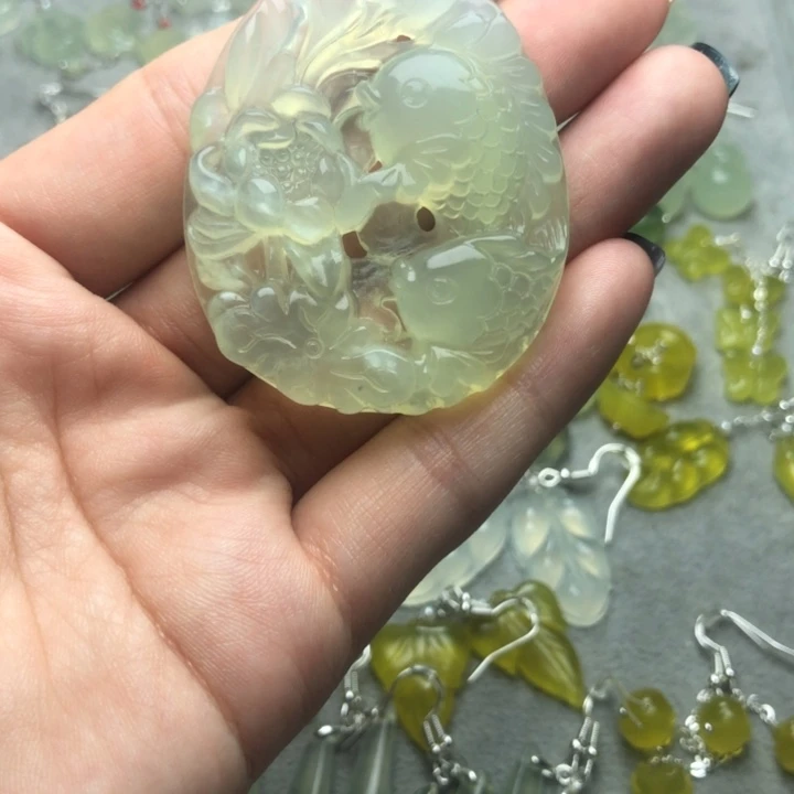 蛇纹石玉颈饰未镶嵌法*麦