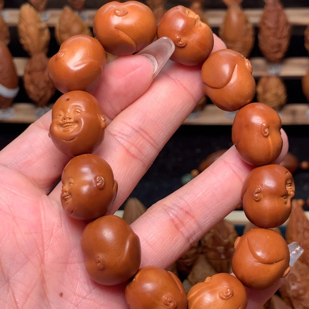 把件橄榄核十分开心