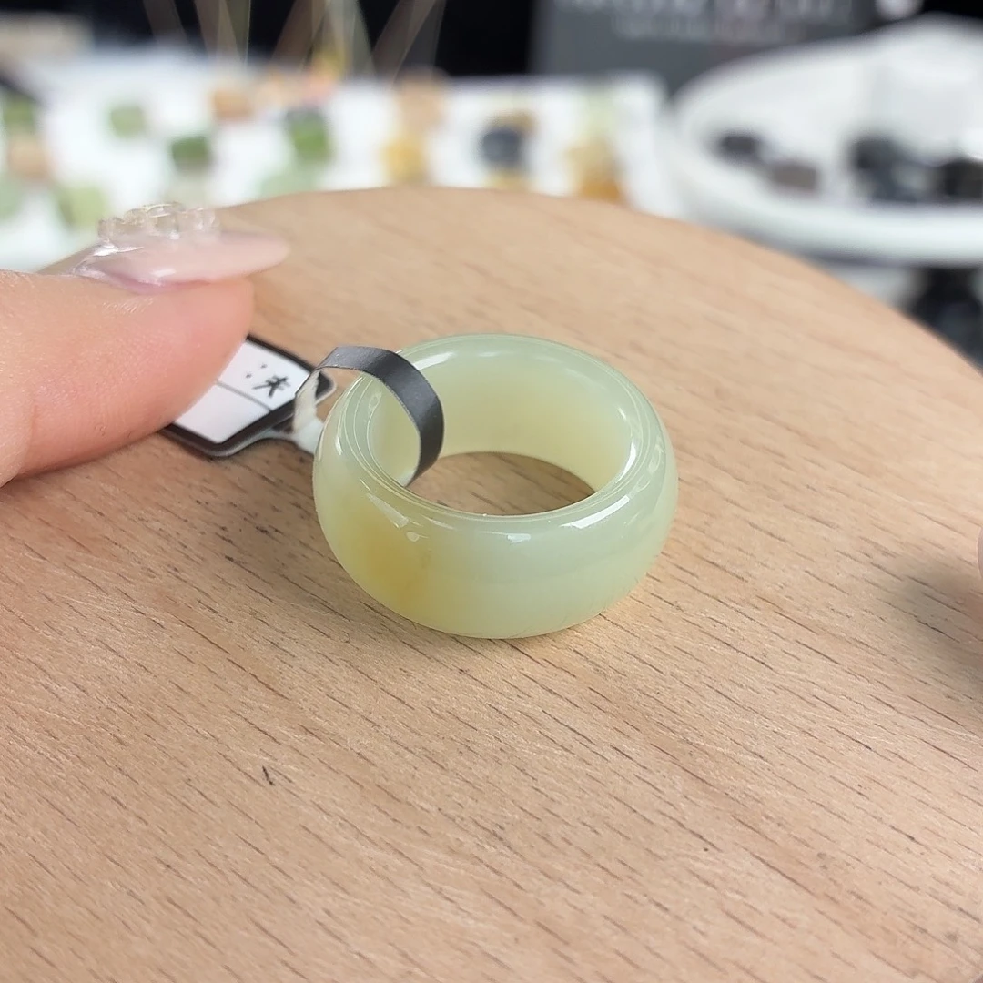 和田玉未镶嵌戒指P36一口糖晴水轮胎16.9不退换