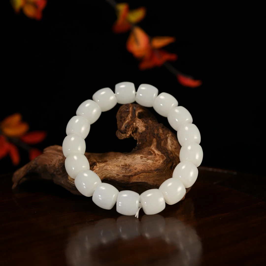 LOT8828 2512060068和田玉白玉手串/保利