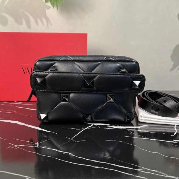 95新/华伦天奴/妃鱼/单肩包/市场价99999/250207LT0030