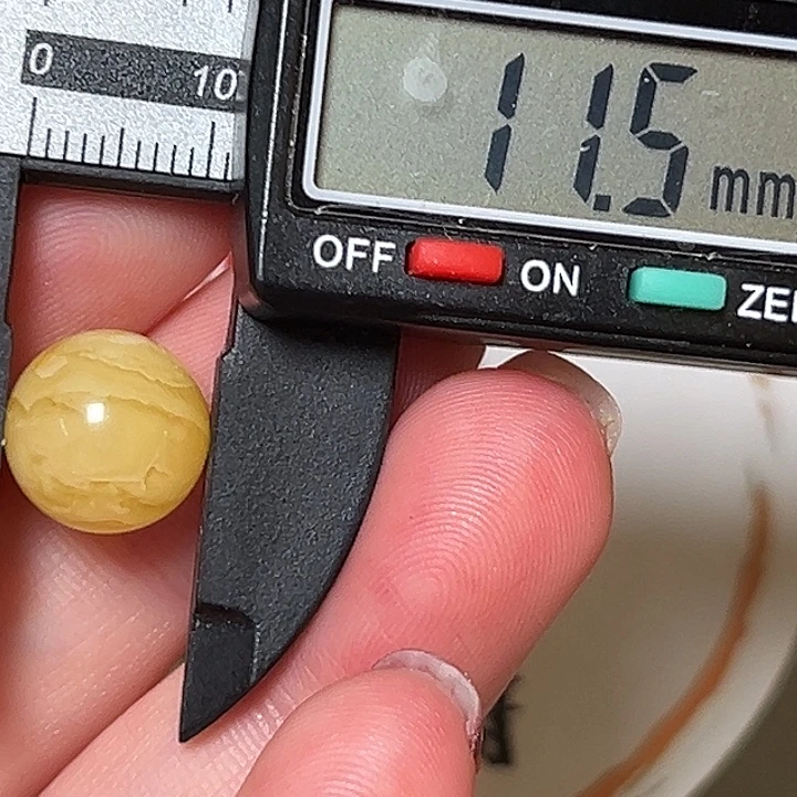 蜜蜡未镶嵌裸石微瑕311