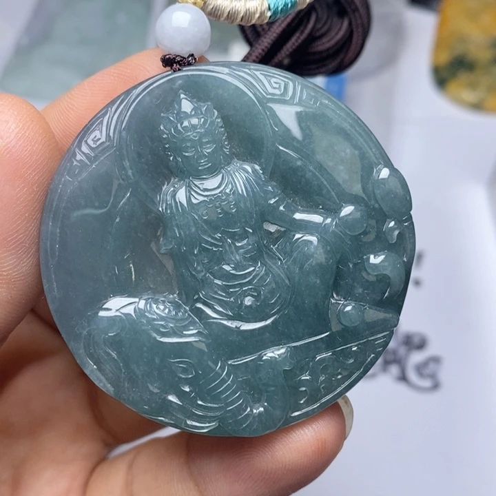 颈饰未镶嵌翡翠你***?翡翠