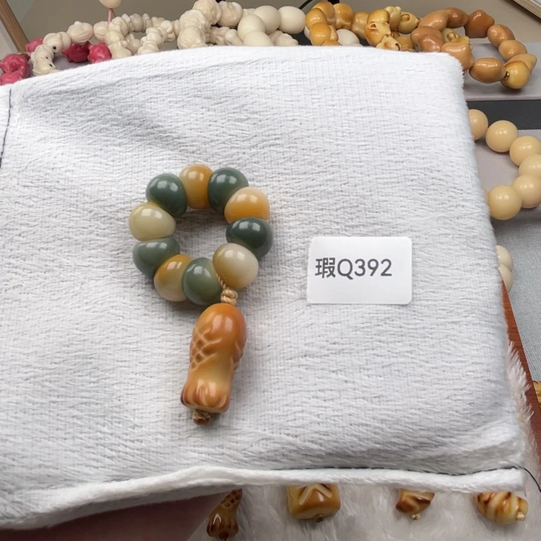 菩提根/象牙果吊坠F****蒜瓣手捻一串瑕Q392