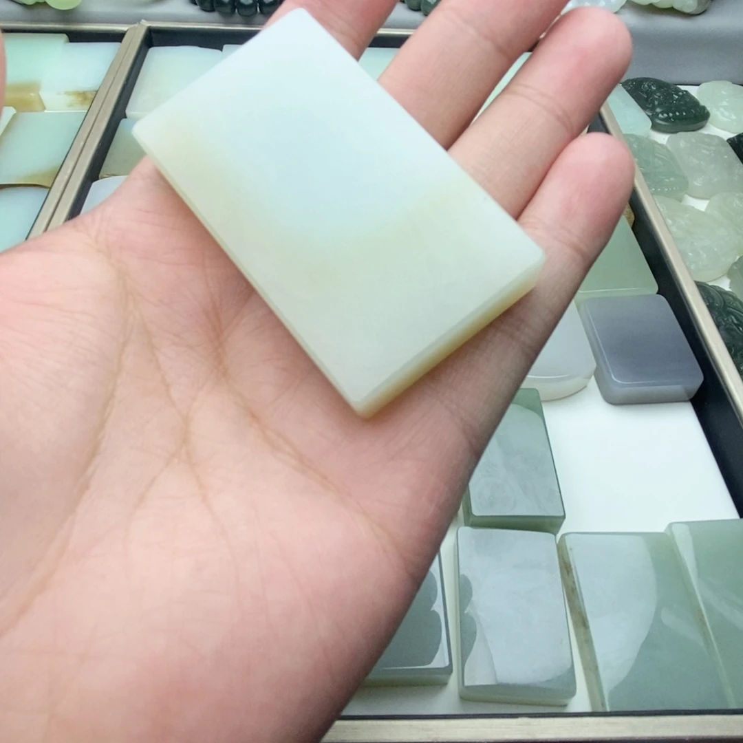 和田玉未镶嵌颈饰日****人