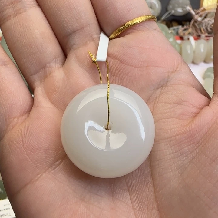 果****和田玉未镶嵌颈饰