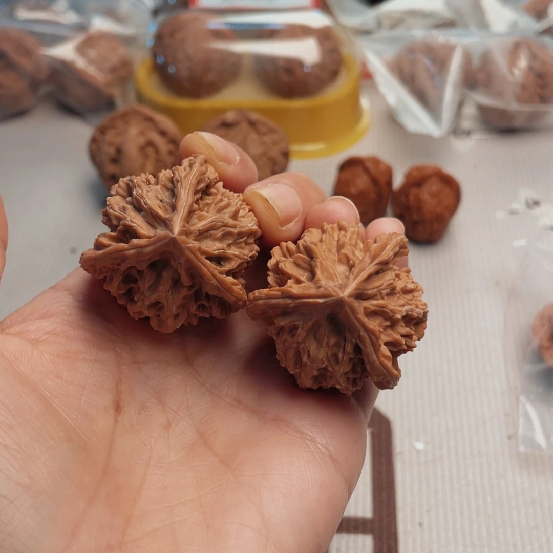 36正奔往现场观看节目表演