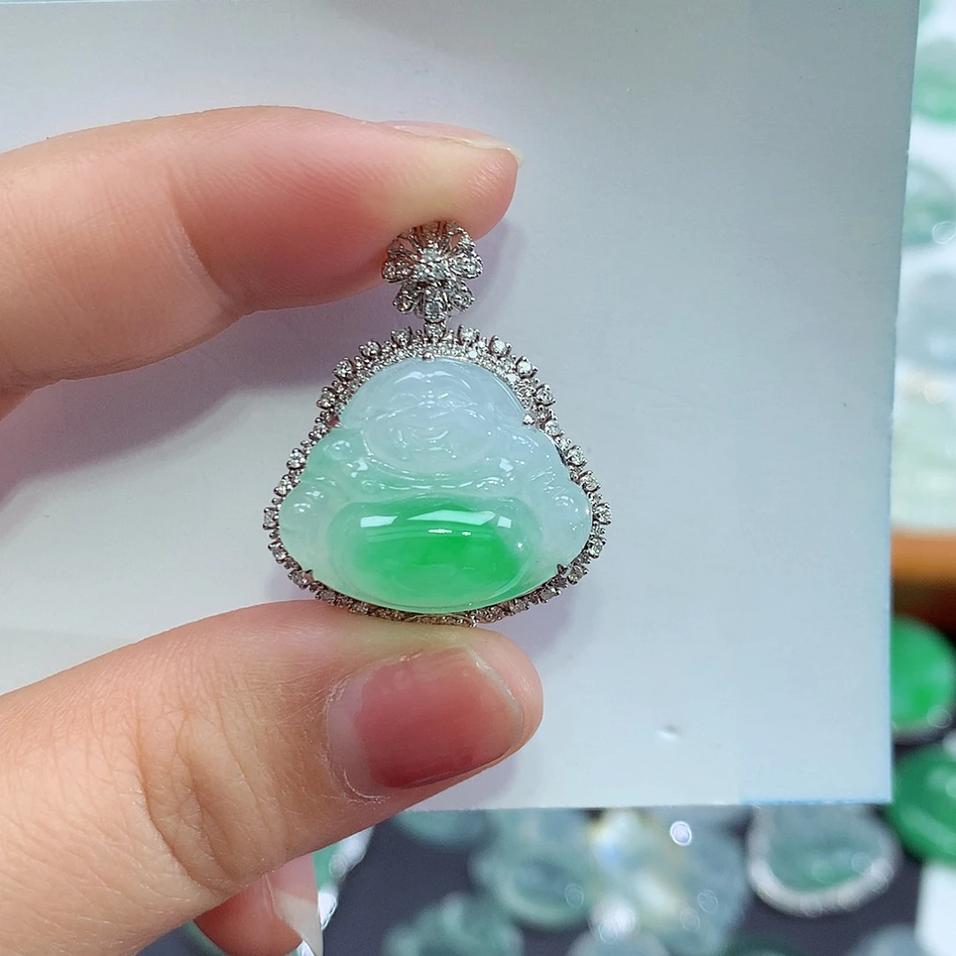 翡翠18K金镶嵌颈饰佛公