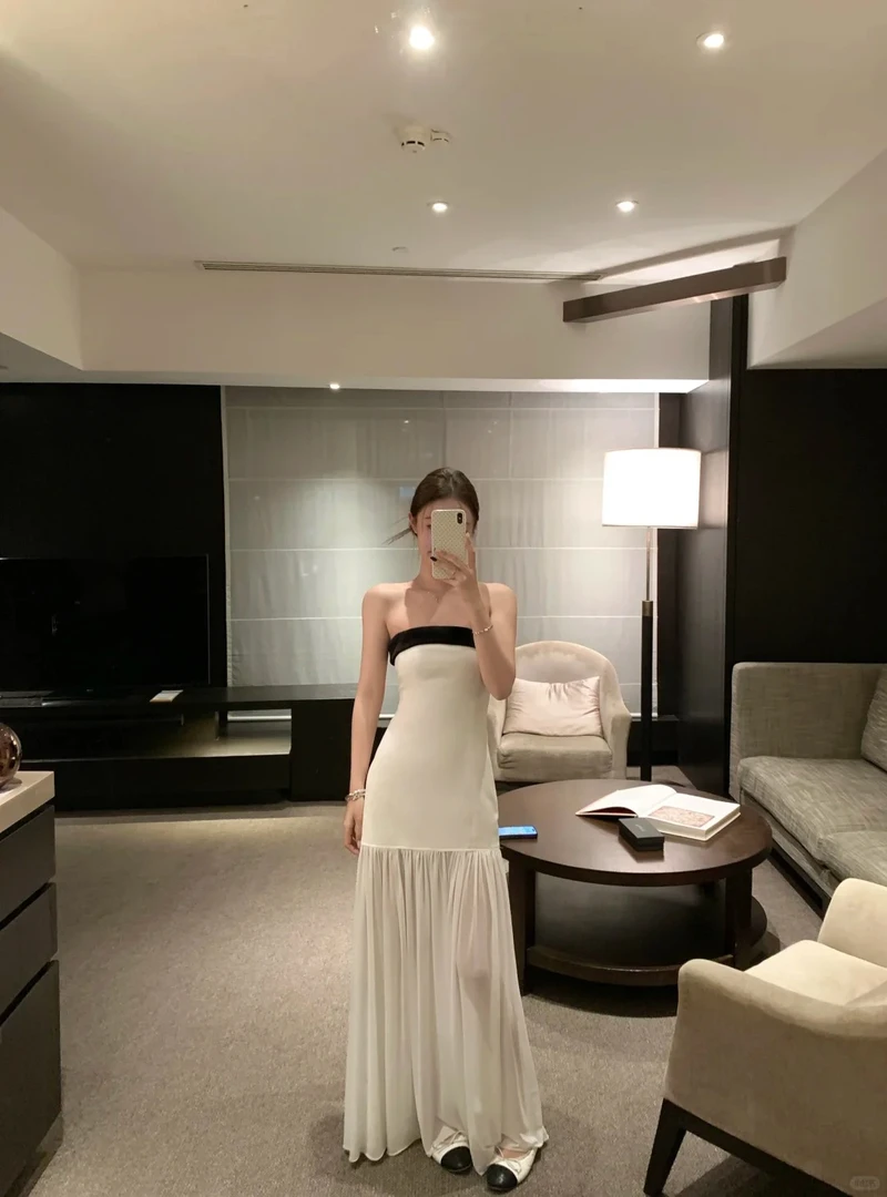 清纯甜美抹胸连衣裙女春夏新款高级感弹力气质收腰性感露背a字裙