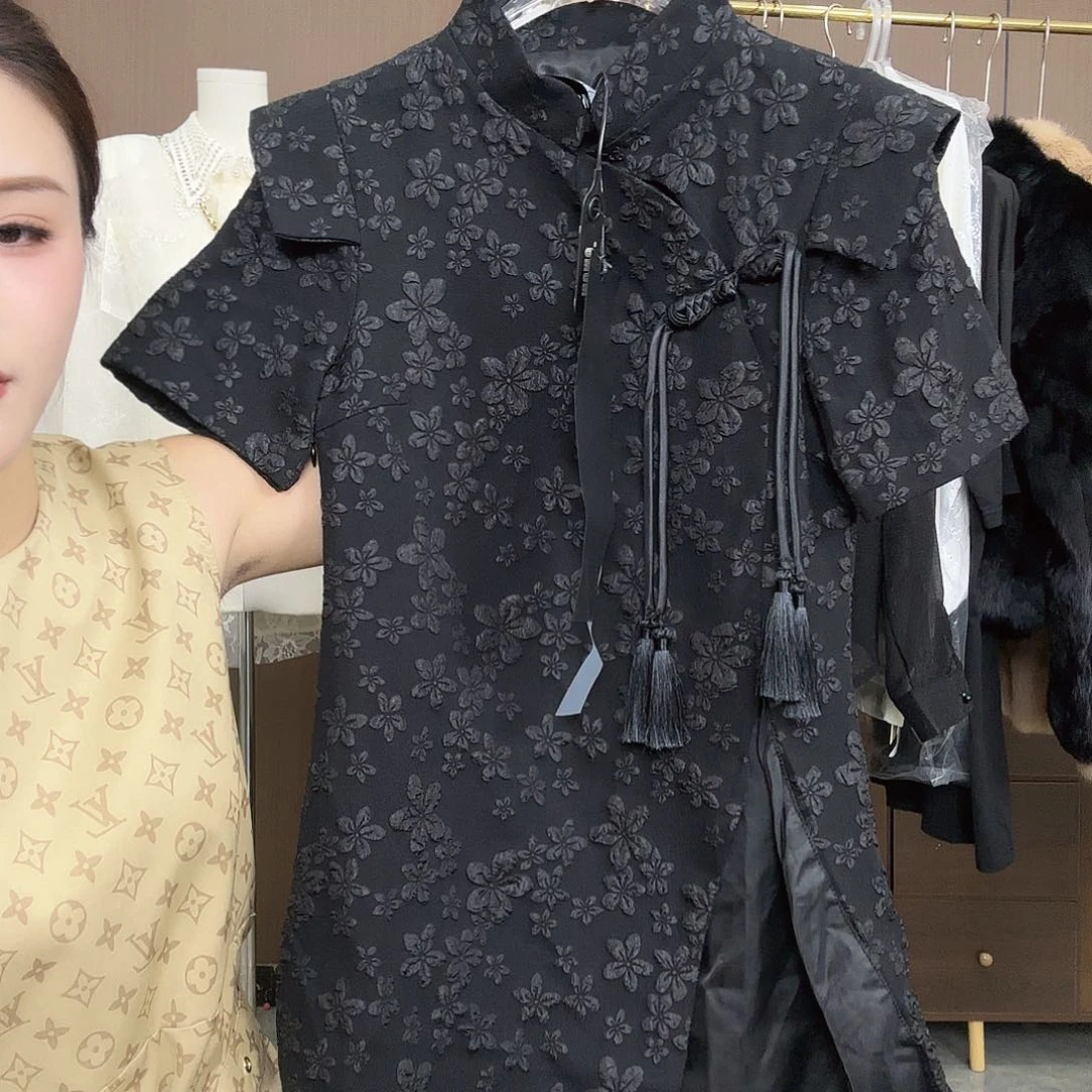 黑色衣服，不退不换