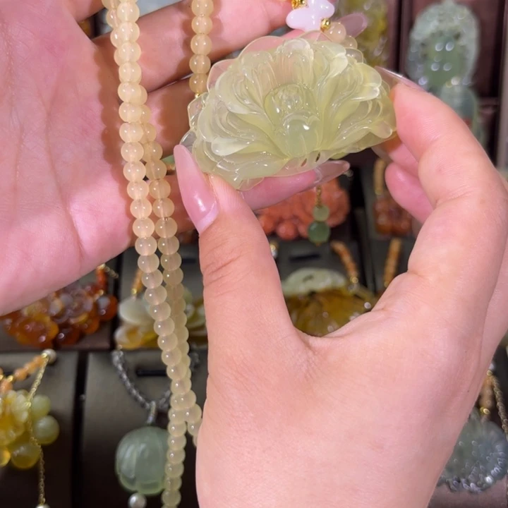 蛇纹石玉合金颈饰