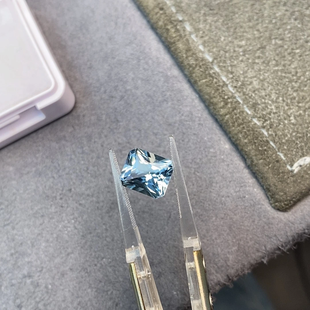 未镶嵌笔搁海蓝宝石3.67ct 圣玛利亚