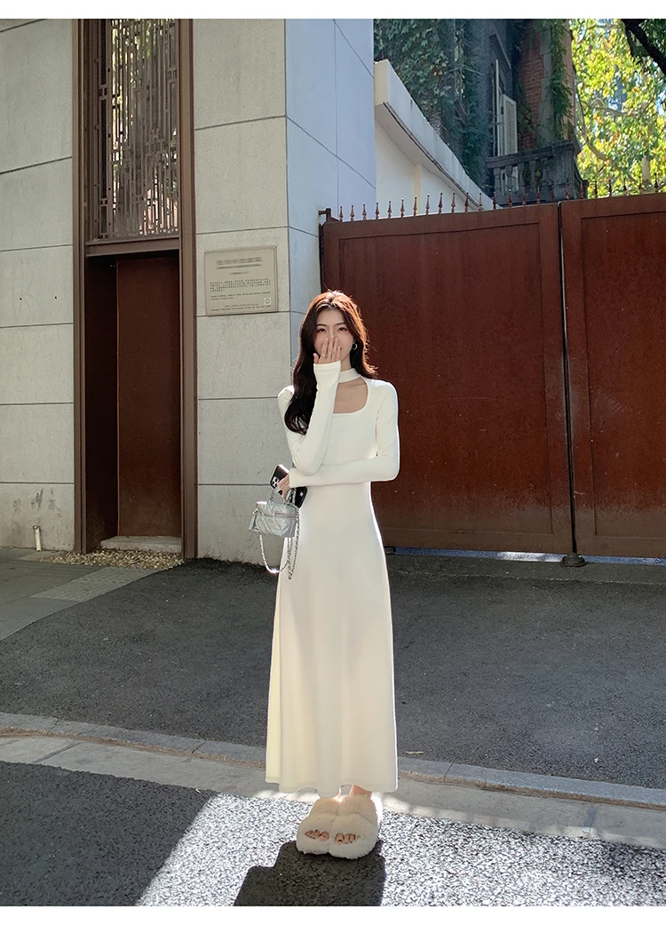 法式挂脖白色连衣裙显瘦女秋季新款设计感修身气质内搭打底长裙