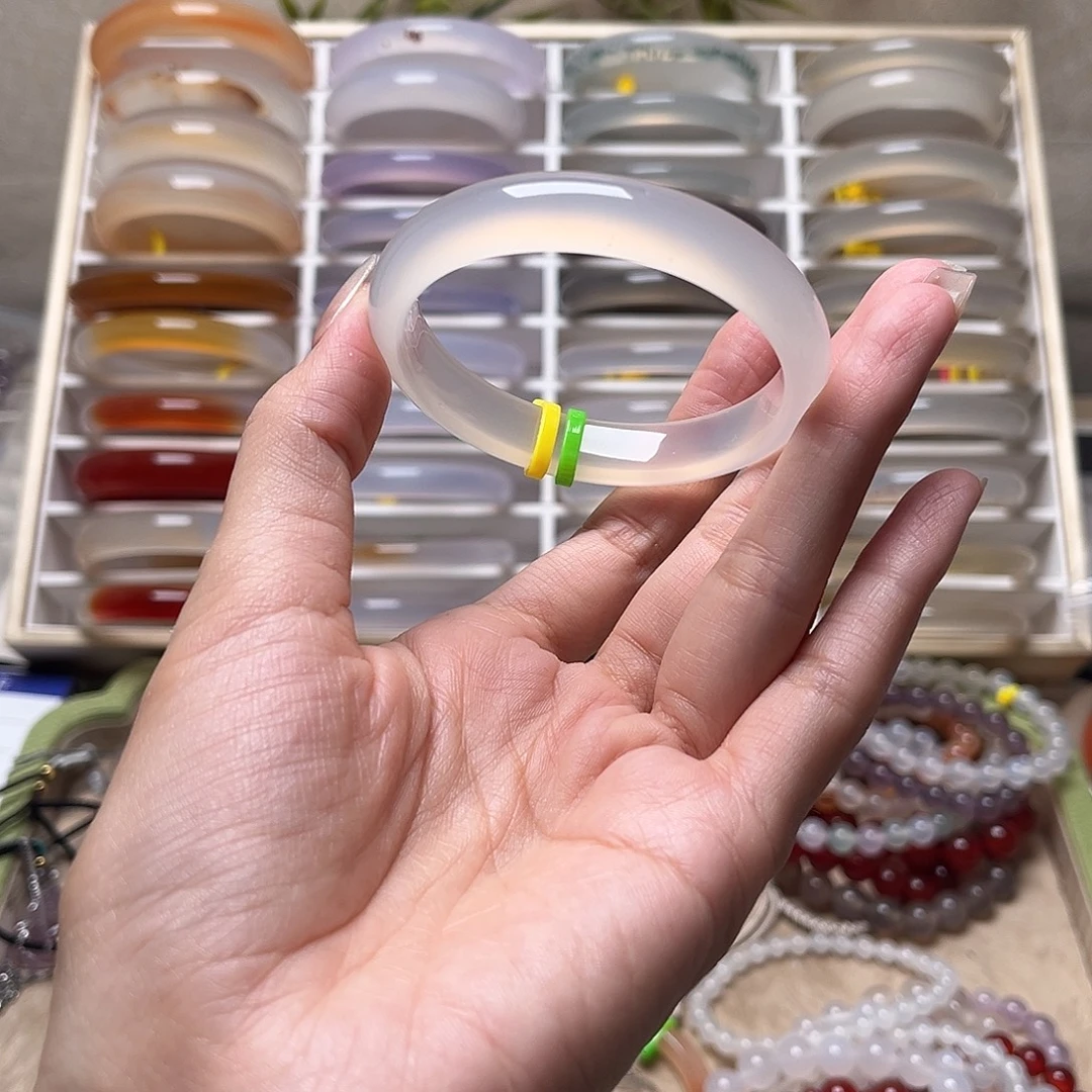 ****玛瑙/玉髓未镶嵌手镯