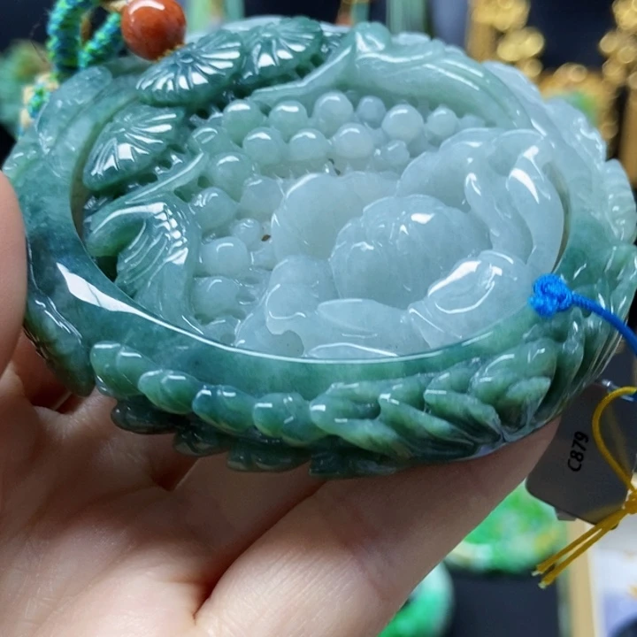 翡翠未镶嵌颈饰手镯