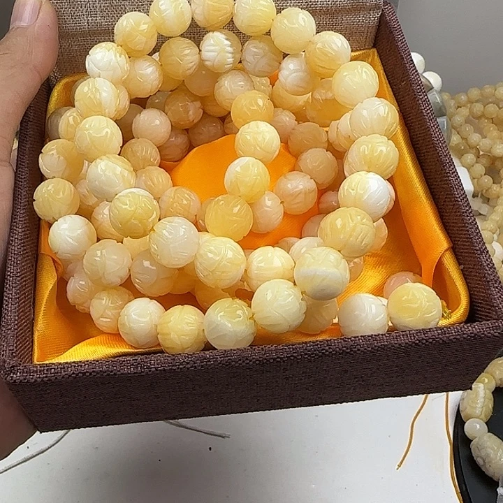 大果紫檀（缅甸花梨）瑕疵莲花1.2脖挂带盒子