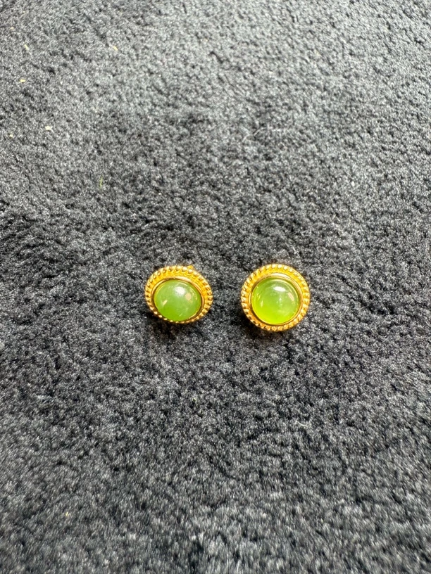 天然和田玉s925银镶嵌耳钉