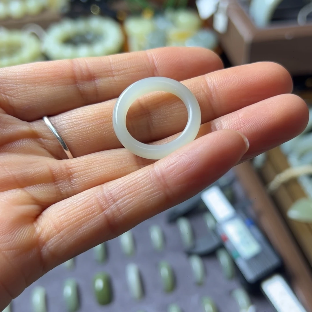 心***咪和田玉（糖玉）未镶嵌手链