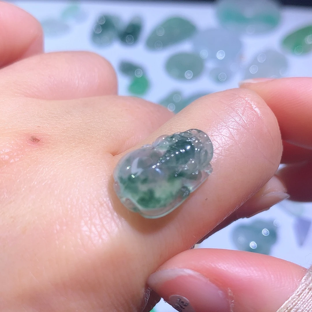 翡翠颈饰未镶嵌皮休