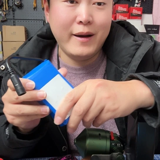 鳄鱼皮（革）60安电池包一个