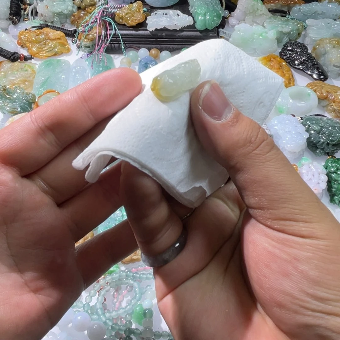 翡翠颈饰未镶嵌天然