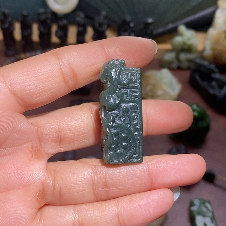 S***y和田玉未镶嵌颈饰