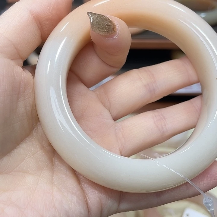 ꧁***꧂石英质玉手镯未镶嵌