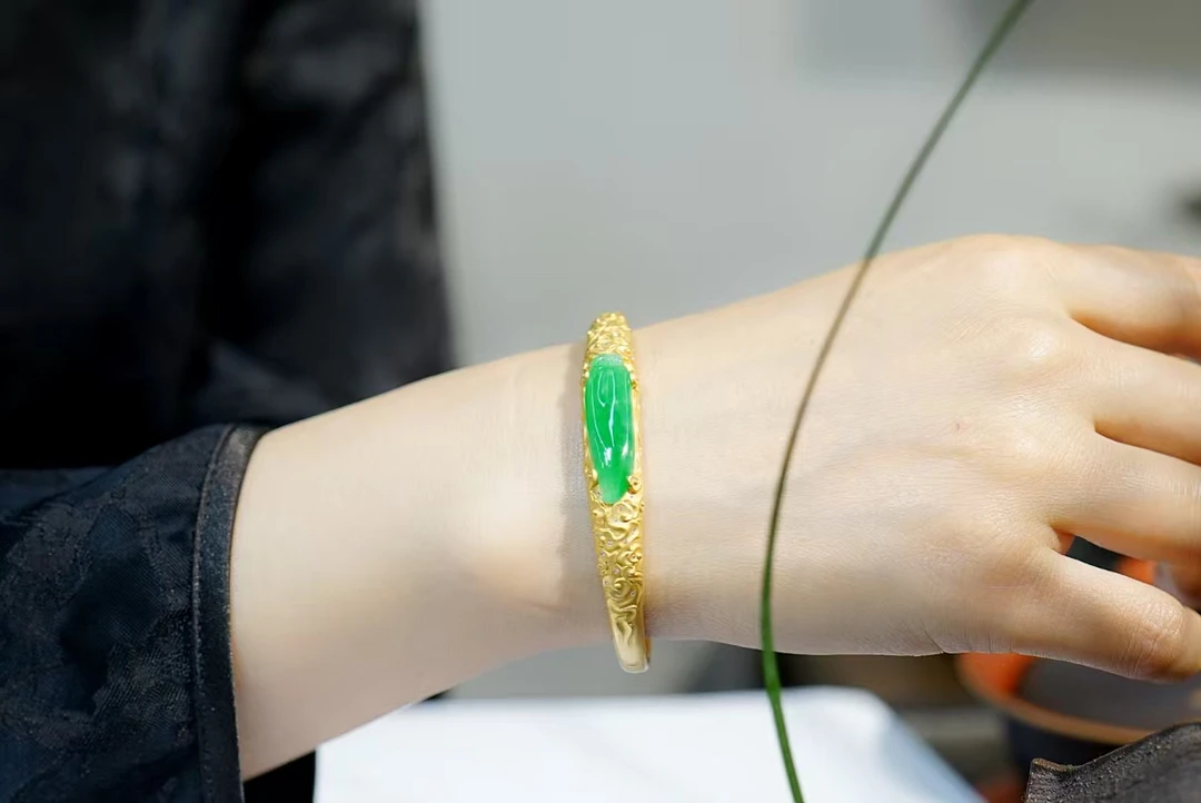 【瓜瓞连绵】18k金镶嵌翡翠福瓜手镯（55~59）