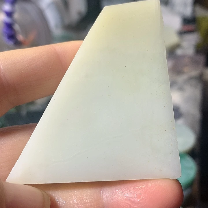 颈饰未镶嵌和田玉（糖玉）
