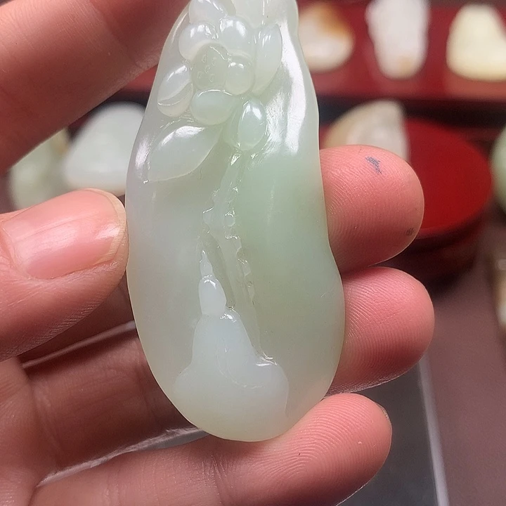 随***缘和田玉未镶嵌颈饰