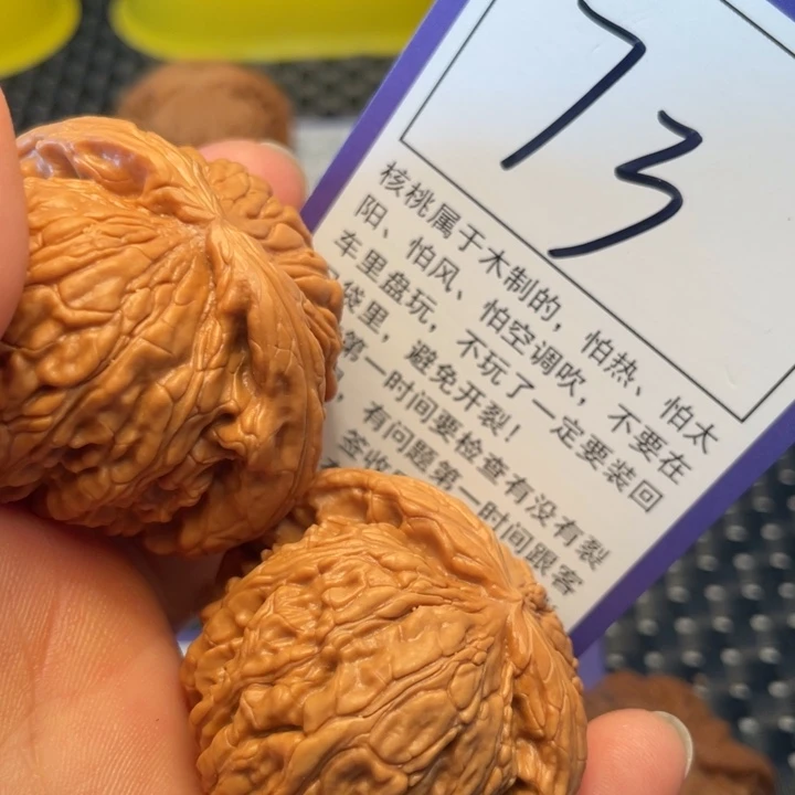 桃核把件45狮子73。。。。。。。