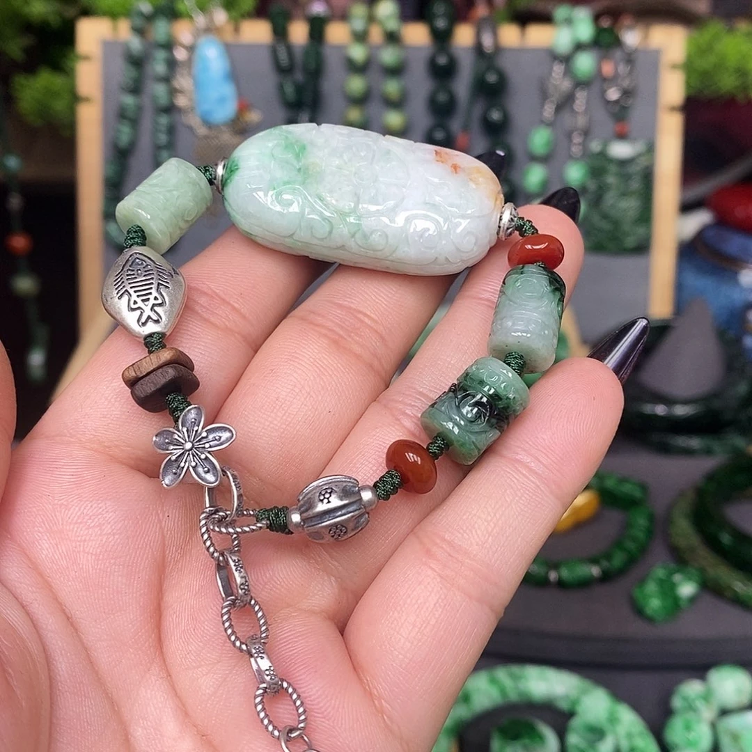 未镶嵌手链翡翠漂亮美眉