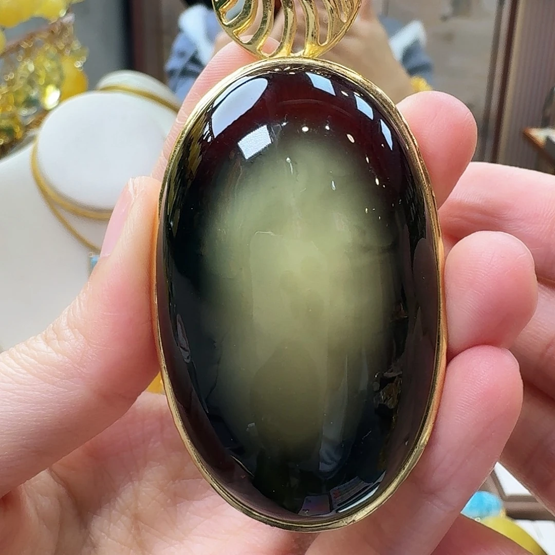 琥珀未镶嵌颈饰吊坠