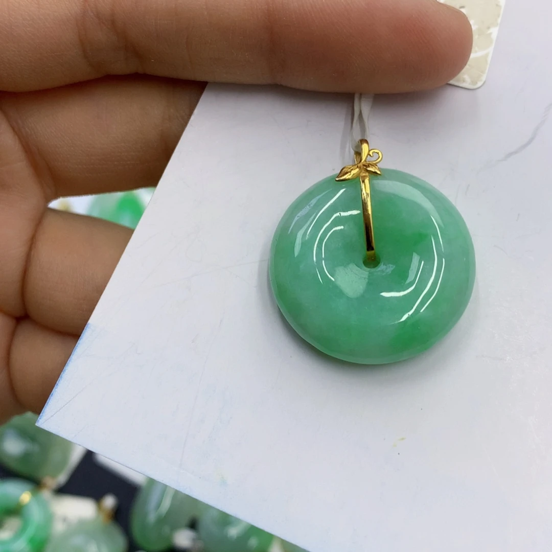 翡翠18K金镶嵌颈饰翡翠